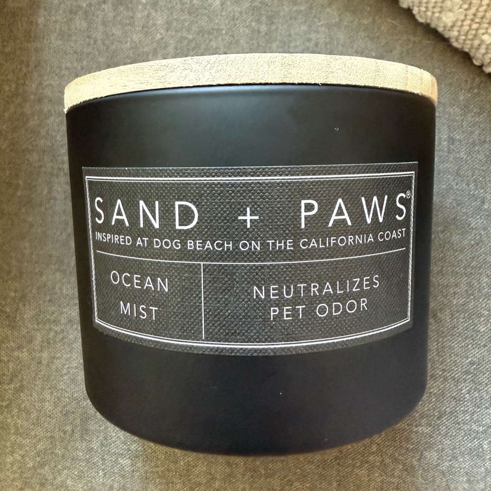 Sand + Paws Ocean Mist Pet Odor Neutralizing Candle - Black